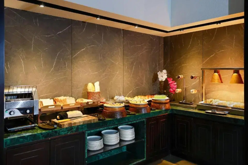 Rama Beach Resort and Villas 11