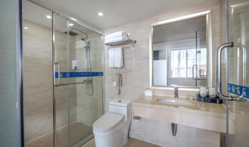 South China Hotel 10