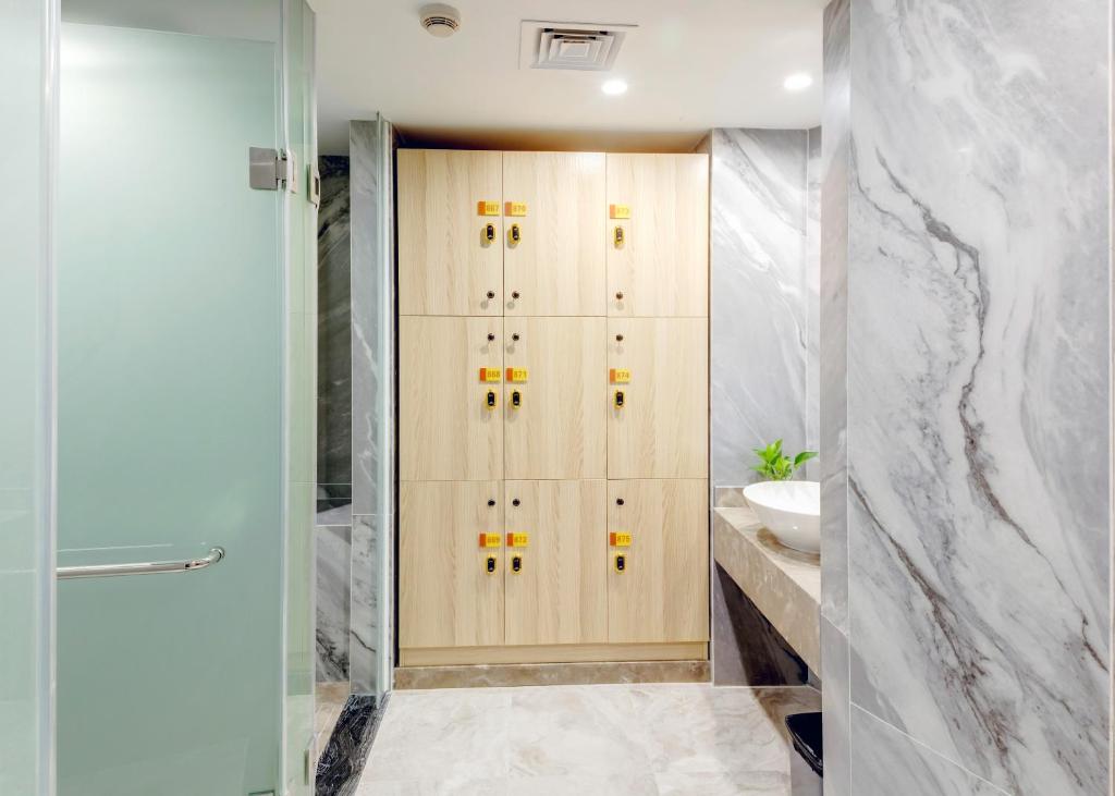 Ocean Hotel Guangzhou-TaoJin Metro Station 4