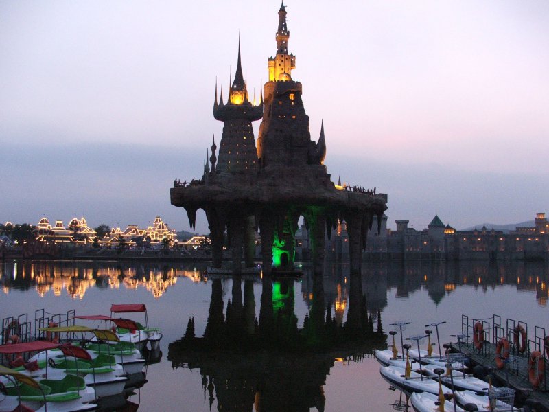 Парк развлечений Discoveryland