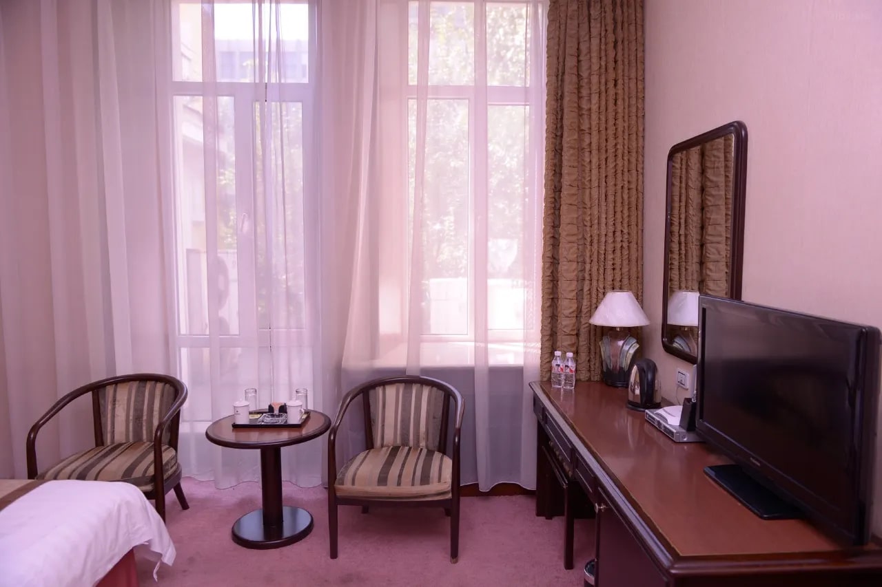 Longmen Grand Hotel 8