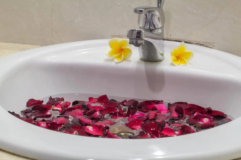 Fourteen Roses Beach Hotel 8