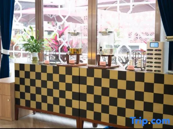 Xinjiang Plaza Holiday Hotel