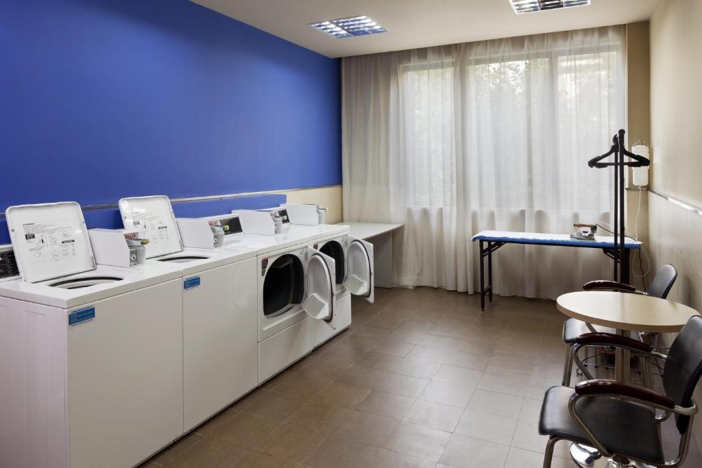 Holiday Inn Express Shanghai Putuo 10