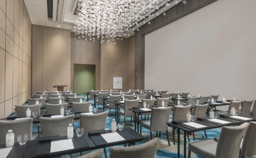 Crimson Resort & Spa Boracay 32