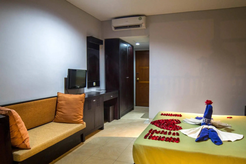 Fourteen Roses Beach Hotel 4