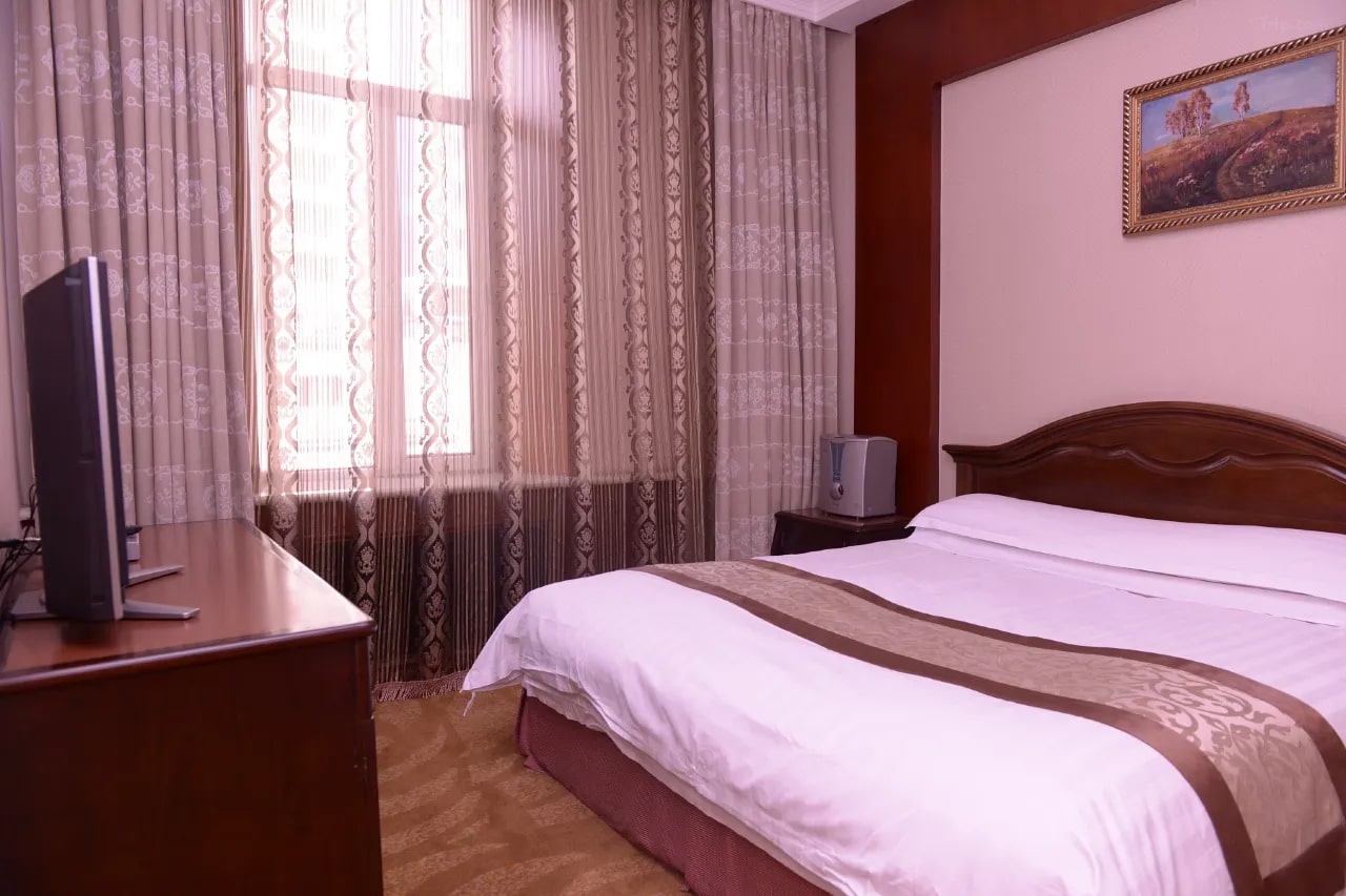 Longmen Grand Hotel 12