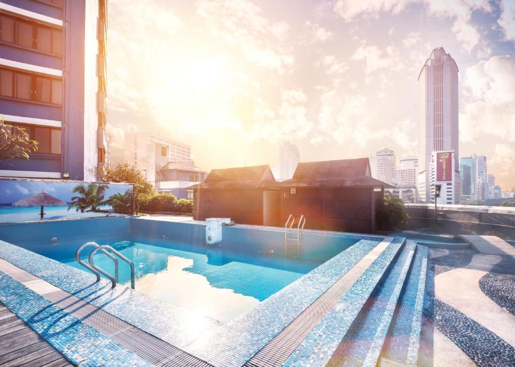 Ocean Hotel Guangzhou-TaoJin Metro Station 12