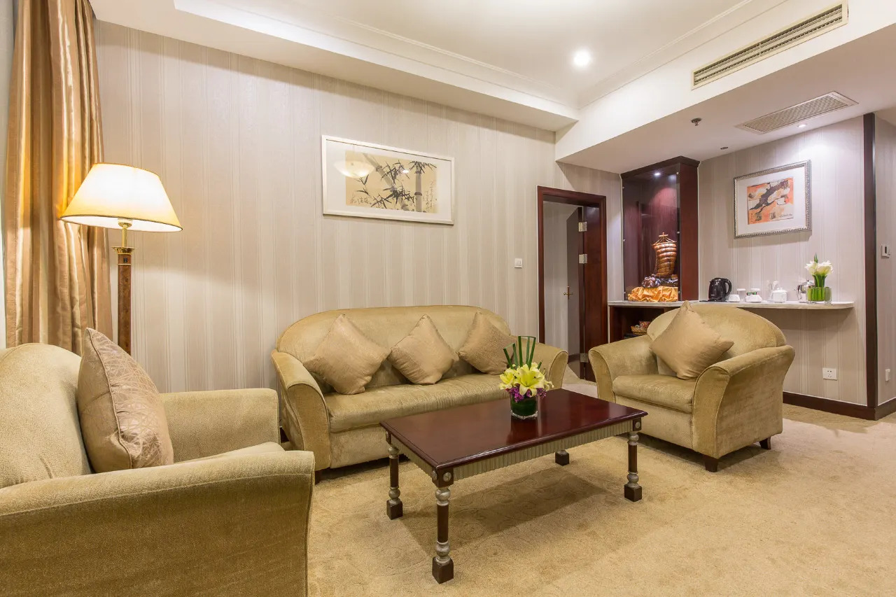 Golden River-view Hotel 4