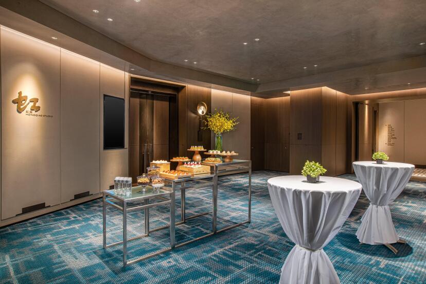 Crowne Plaza Shanghai Hongqiao by IHG 12