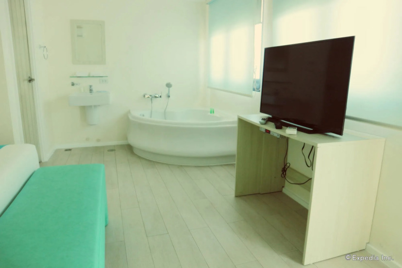 Lime Hotel Boracay 8