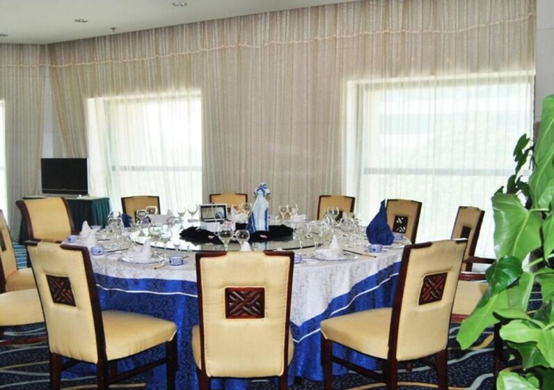 Central Plaza Hotel Dalian 5