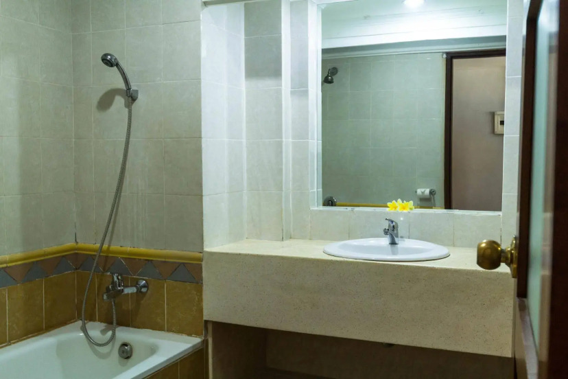 Fourteen Roses Beach Hotel 6