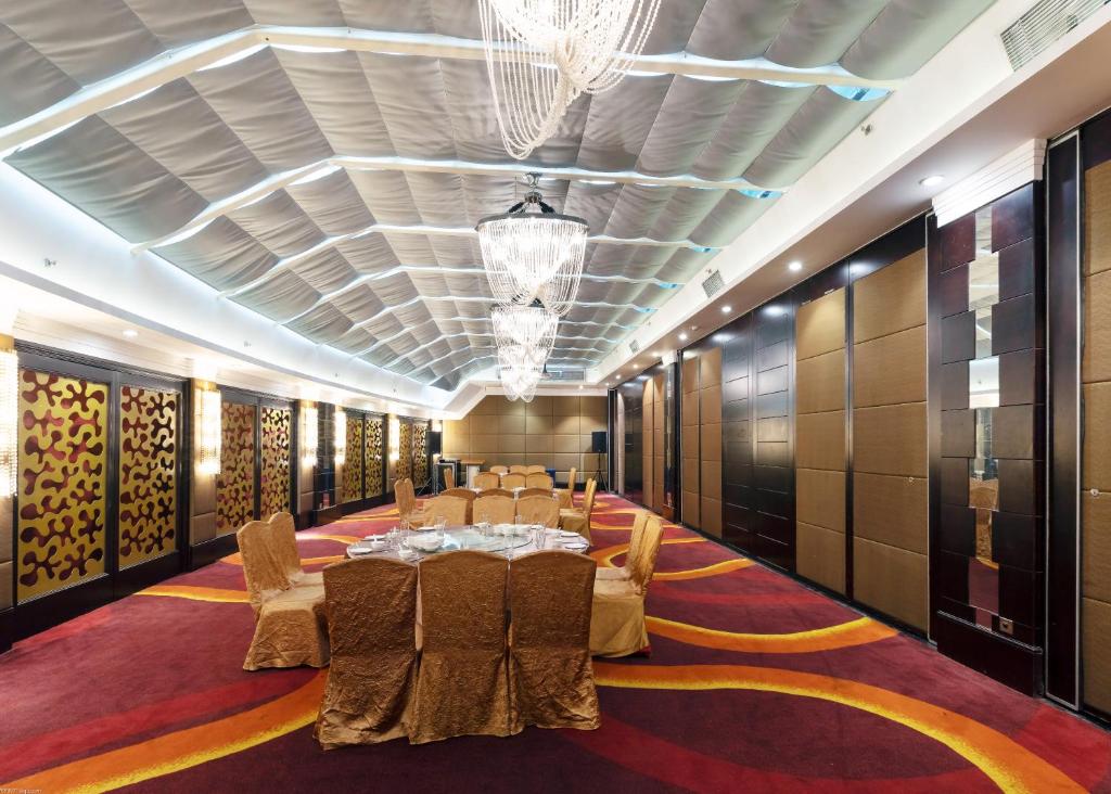 Ocean Hotel Guangzhou-TaoJin Metro Station 33