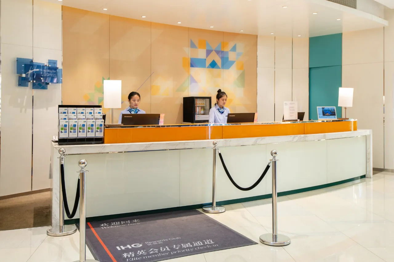 Holiday Inn Express Shanghai Zhenping 18