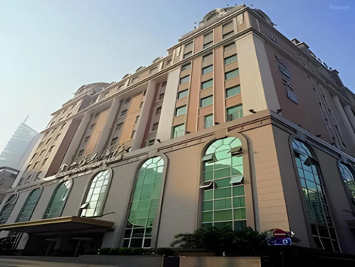 Golden River-view Hotel 3