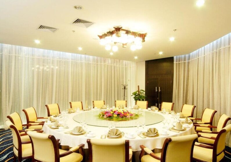 Central Plaza Hotel Dalian 7