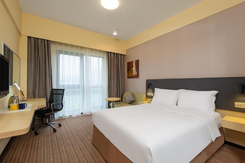 Holiday Inn Express Shanghai Putuo 13