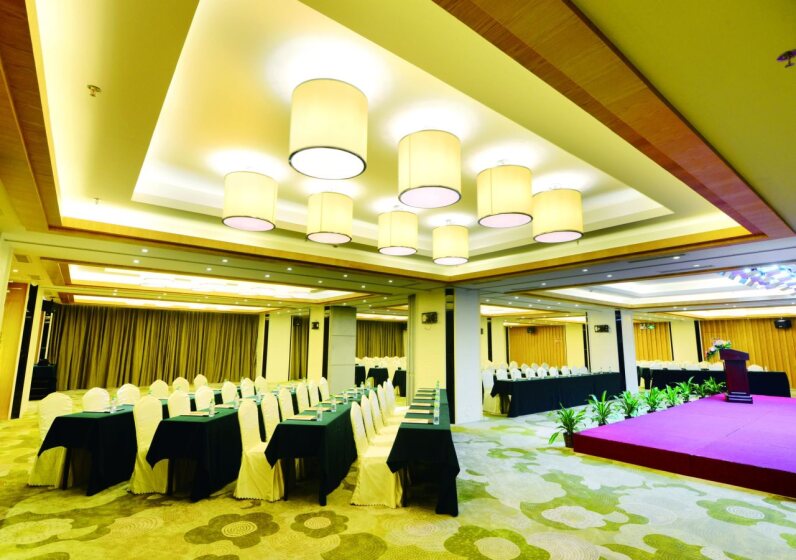 Barry Boutique Seaview Hotel Sanya 9