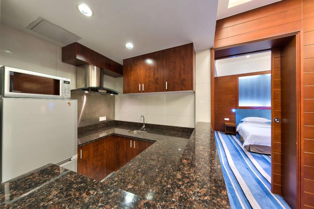 Ocean Hotel Guangzhou-TaoJin Metro Station 35