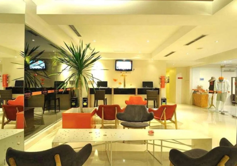 HARRIS Hotel & Residence Riverview Kuta Bali 2