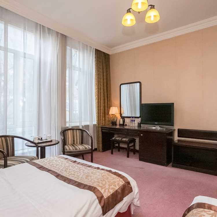 Longmen Building Hotel 28