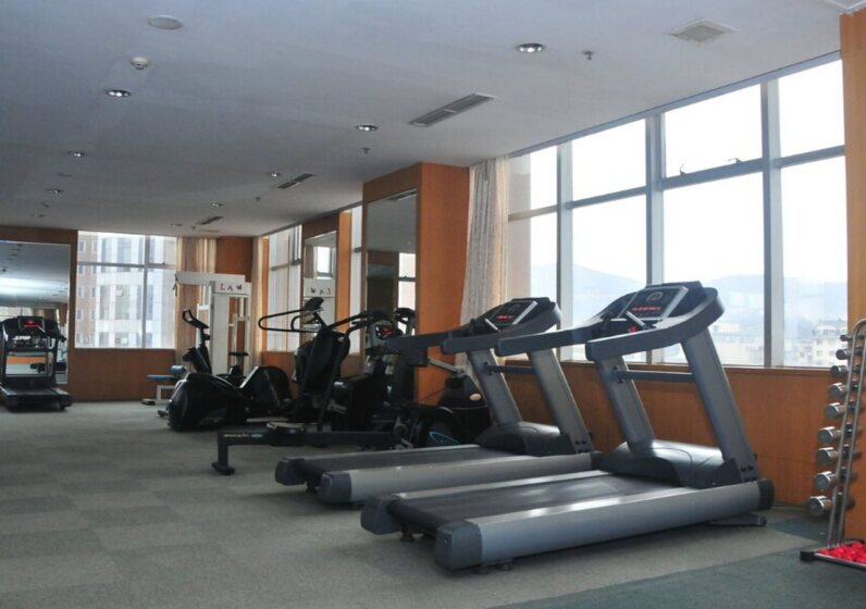 Central Plaza Hotel Dalian 4