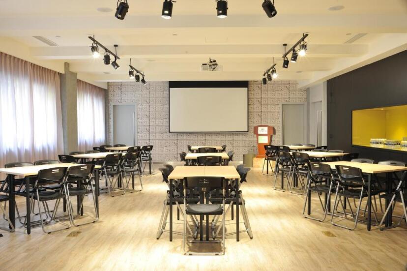 Campanile Shanghai Natural History Museum 12