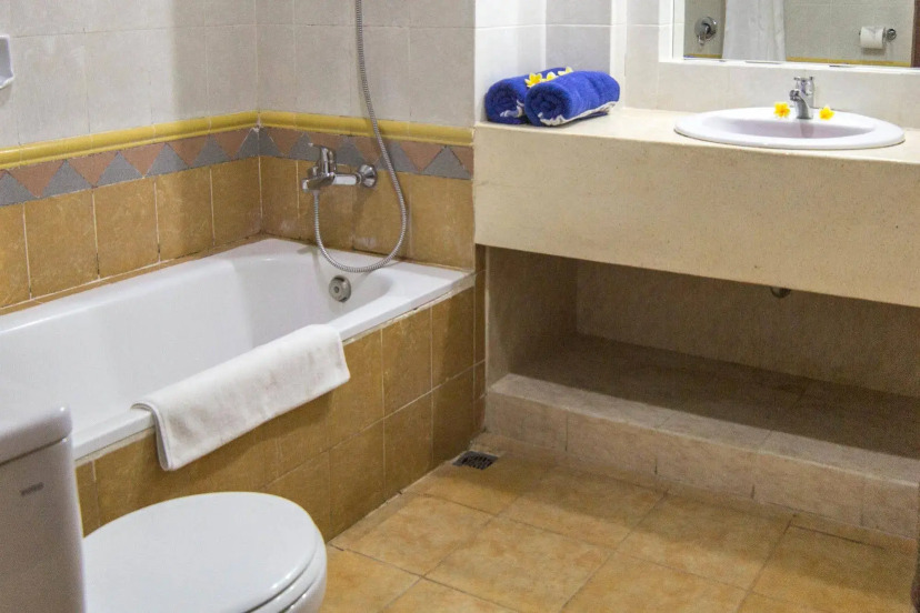 Fourteen Roses Beach Hotel 7