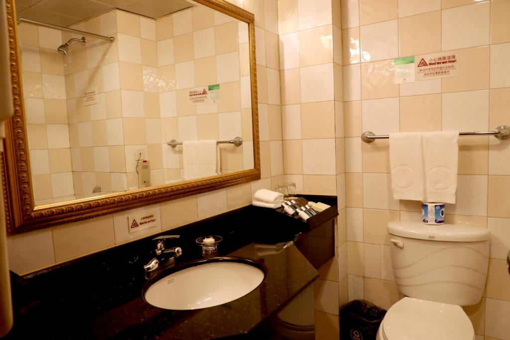 Qianmen Jianguo Hotel 9