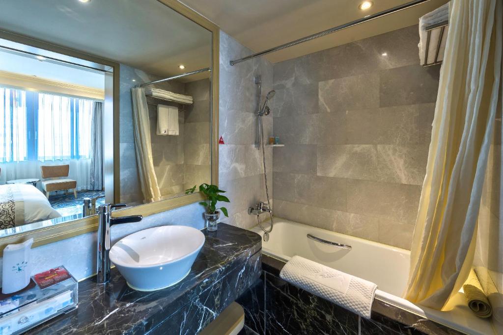 Ocean Hotel Guangzhou-TaoJin Metro Station 24