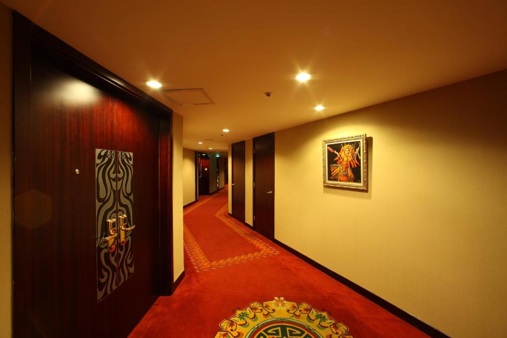 Qianmen Jianguo Hotel 5