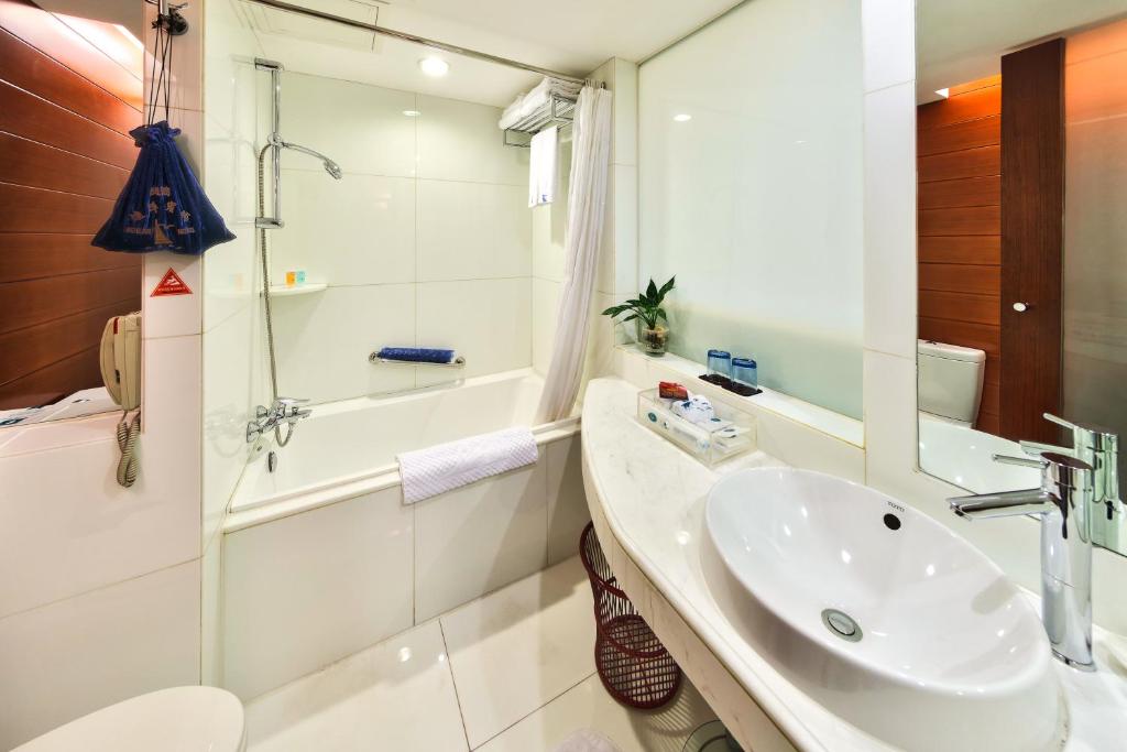 Ocean Hotel Guangzhou-TaoJin Metro Station 29