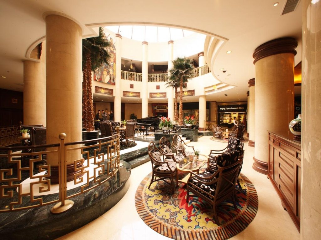 Qianmen Jianguo Hotel 11