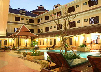 Aiyaree Place Hotel фото 1