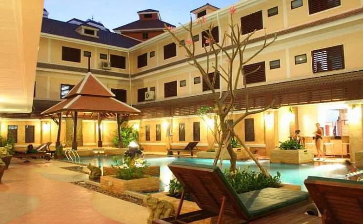 Aiyaree Place Hotel фото 1