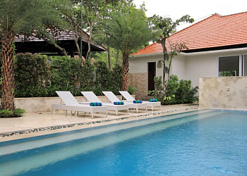 Tapa Tepi Kali Canggu by Pramana