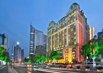 Golden River-view Hotel